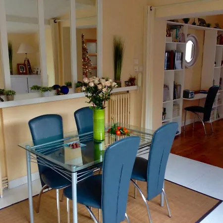 Le Patio Maison De Charme 150m Et Hyper Centre Holiday home La Rochelle (Charente-Maritime)