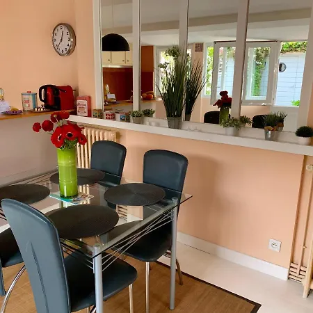 Holiday home Le Patio Maison De Charme 150m Et Hyper Centre La Rochelle (Charente-Maritime)